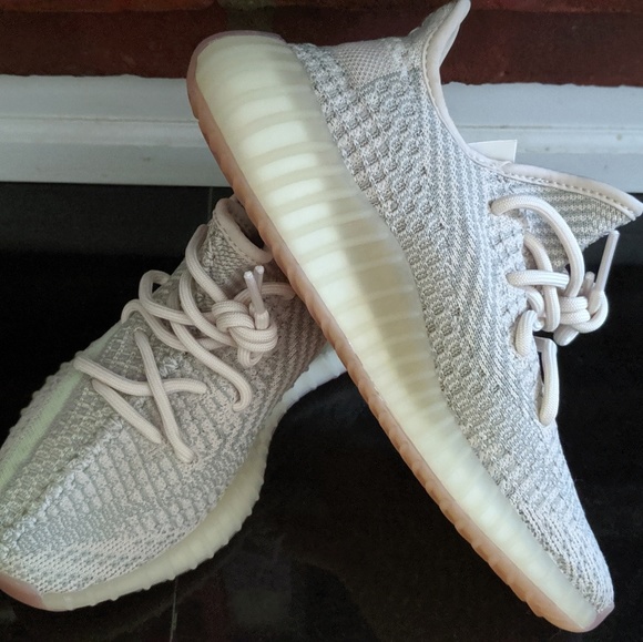 Unisex Adidas yeezy boost 350 v2 citrin us 7 dubizzle Al Ain